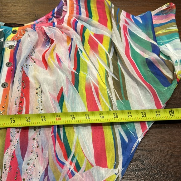 Crimson Ivy NWOT Oversized multicolor top with Beads and elastic bottom. - Picture 5 of 6